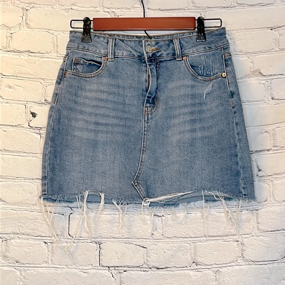 Wild Fable Distressed Straight Blue Jean Skirt Size 4 Excellent Condition